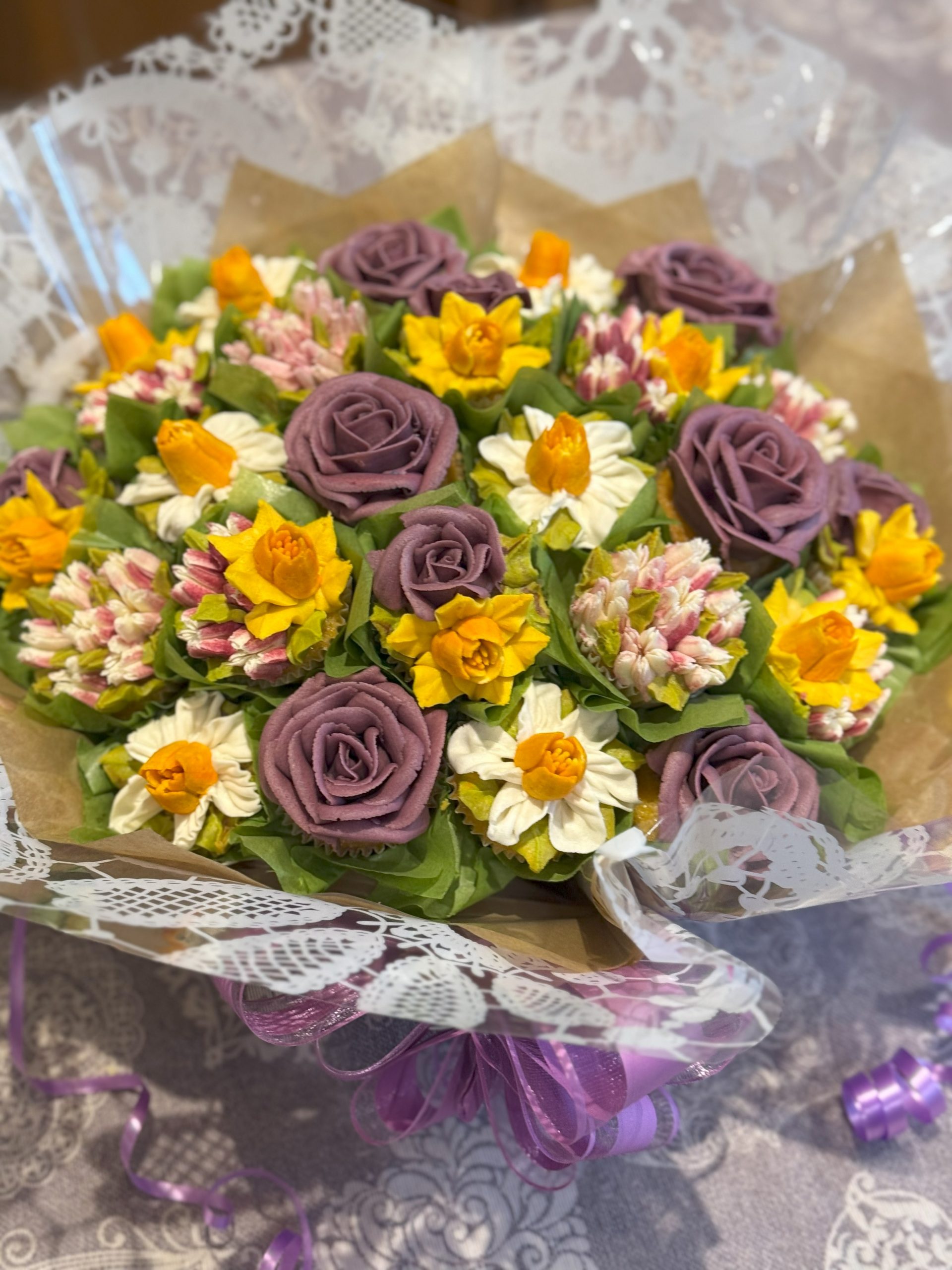 24 mini cupcake bouquet - daffodils and roses